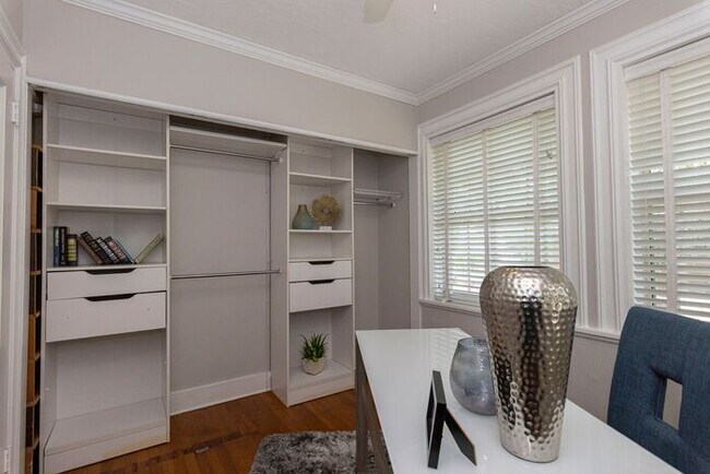 Building Photo - Spacious 4-Bedroom 1930's Mediterranean Home in College Park