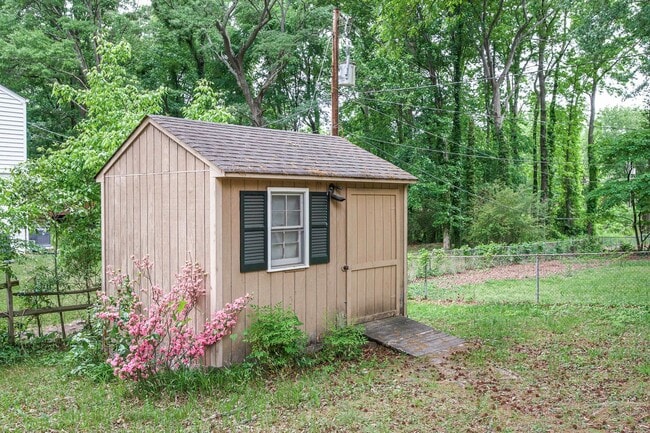 Building Photo - Charming 3BR Home with Hardwood Floors, Fireplace & Bright Living Spaces in Midlothian