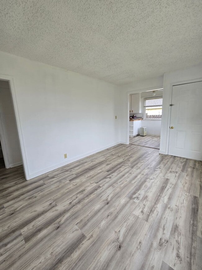 Building Photo - 1818 W 5th St