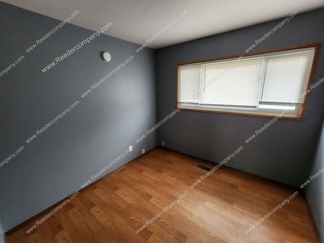 Building Photo - 3 bedroom 1 bathroom Ranch with a 2 car garage