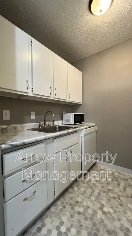 Building Photo - 1119 E St