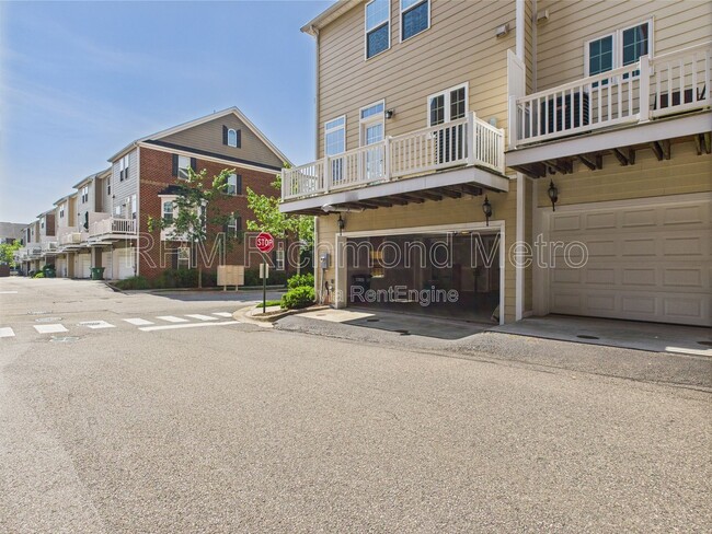 Building Photo - 2200 Liesfeld Parkway