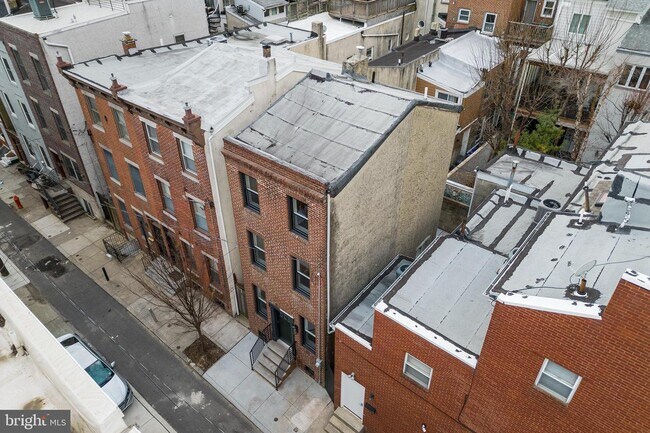 Building Photo - 604 S Delhi St