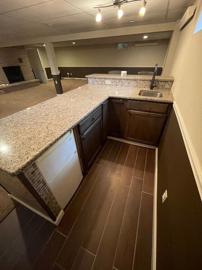 Building Photo - Beautiful 4 Bedroom, 2.5 Bathroom, 3000sq.ft Ranch! Pet Friendly!