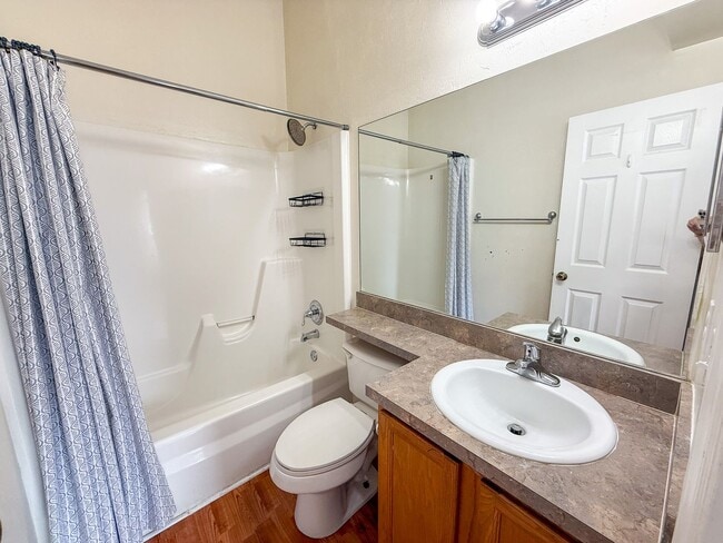 Building Photo - Victoria Station #132