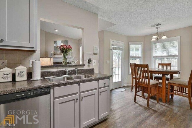 Building Photo - 50 Greens Ct