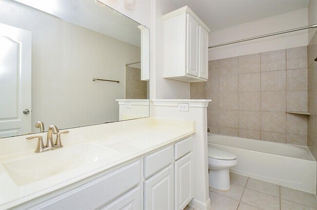 Building Photo - 7015 Baitland Dr