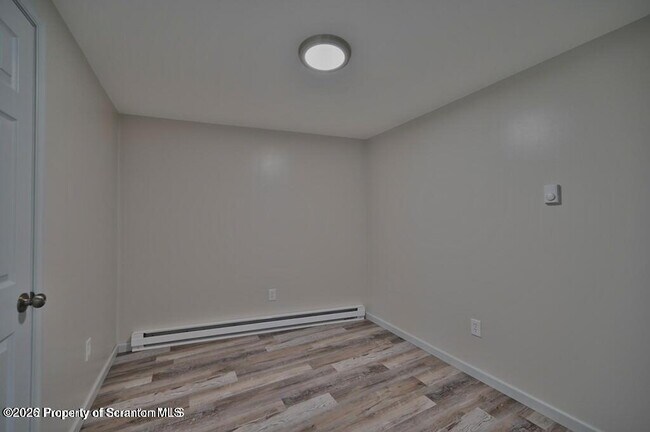 Building Photo - 200 Center St