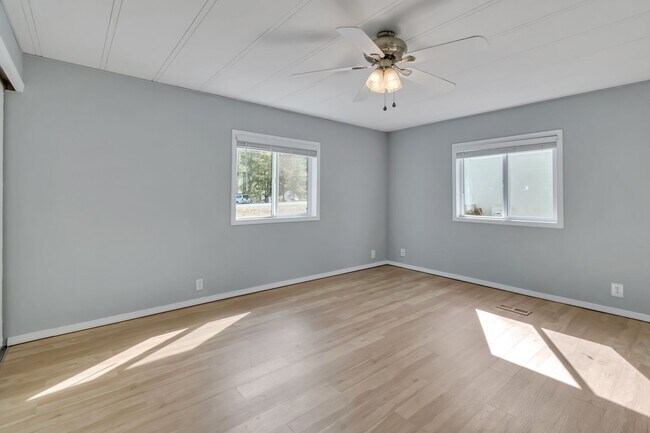 Building Photo - Cozy 3 Bedroom Home on a Large Lot!