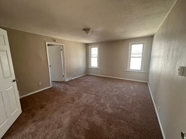 Building Photo - ET 805 W 15th St Dav