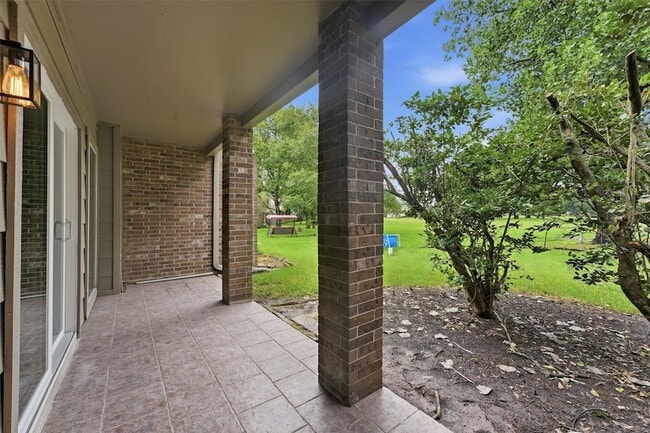 Building Photo - 8001 Rebawood Dr