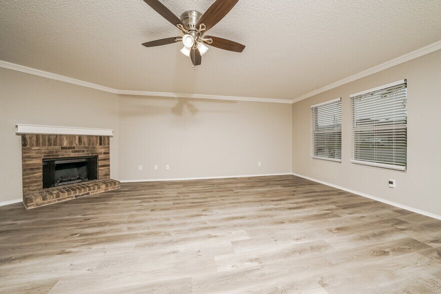 Building Photo - 2724 Woodlake Pkwy