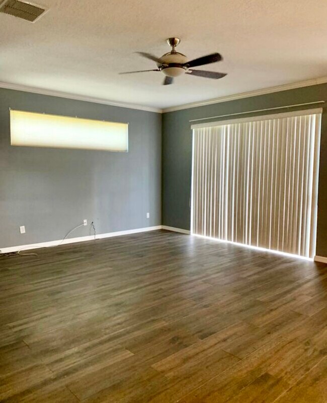 Family room - 10102 Cove Lake Dr