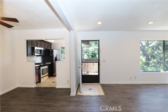 Building Photo - 160 Echo