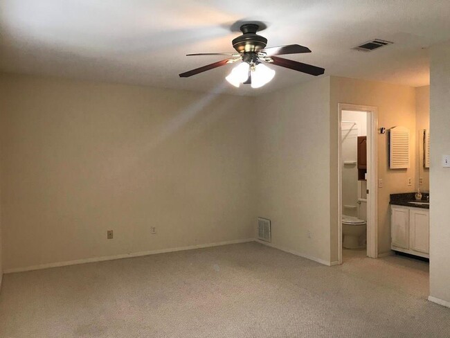 Building Photo - 1103 Ashdale Dr