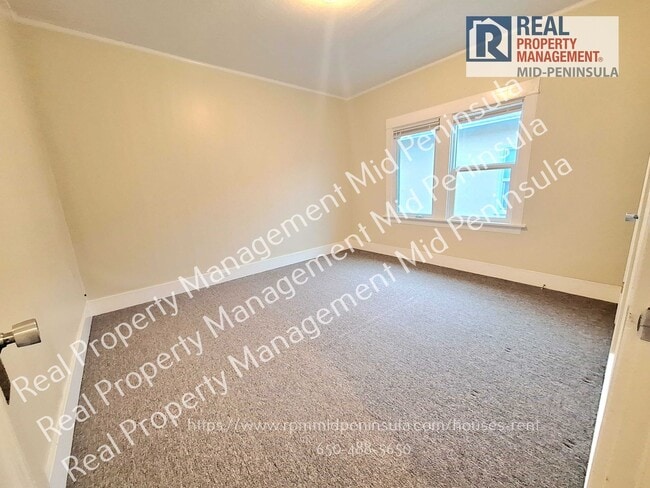 Building Photo - Quiet 1 Bedroom / 1 Bathroom on Top Floor ...