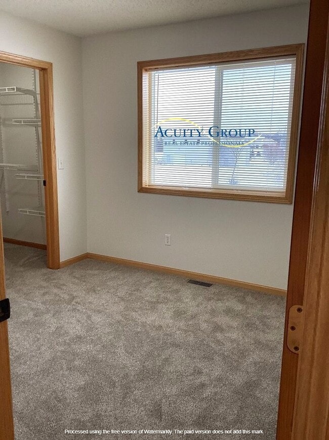 Building Photo - 3BR, 3BA Three Level Split in Zimmerman