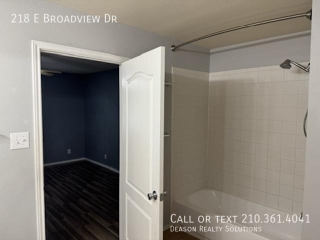Building Photo - 218 E Broadview Dr