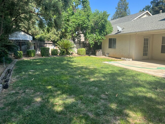 Building Photo - $2,195 Bullard & Figarden, 3 Bedroom - N. ...