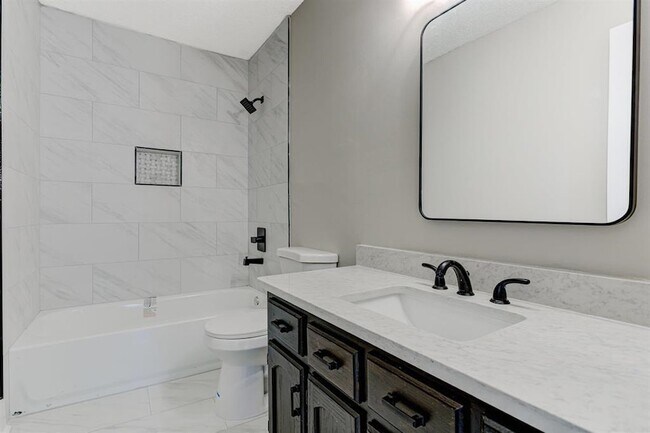 Building Photo - 7801 Autumn Creek Dr