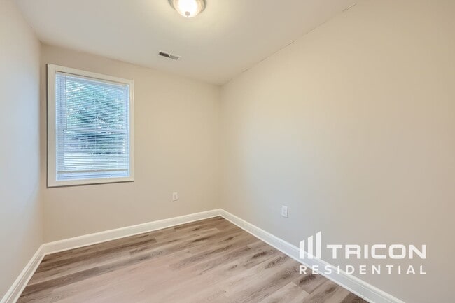 Building Photo - 8516 Willow Oak Rd