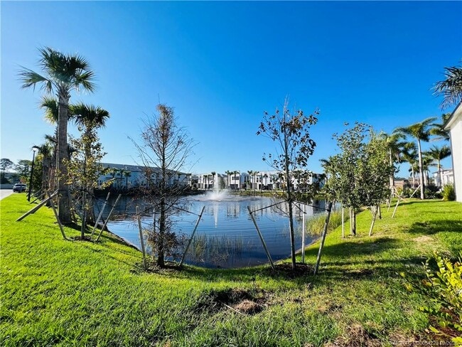 Building Photo - 3913 SE Mentmore Ln