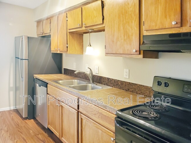 Building Photo - 304 Manuel Dr