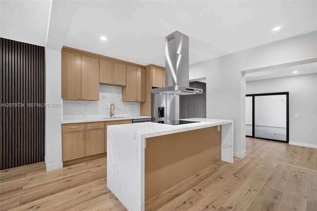Building Photo - 1011 NW 30th Ct