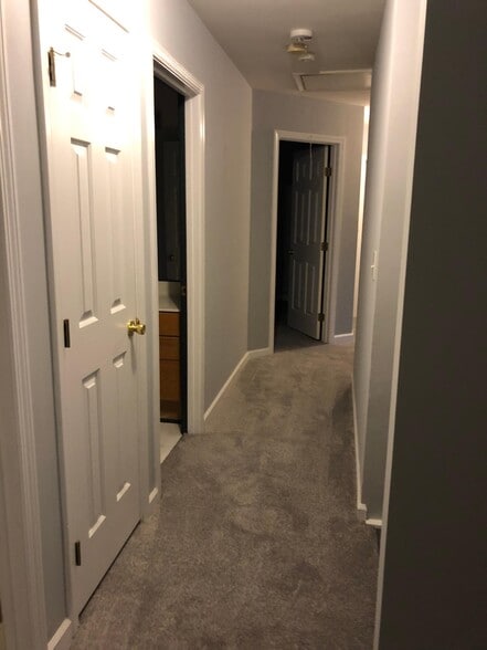 Hallway - 103 Shephard Hill Dr