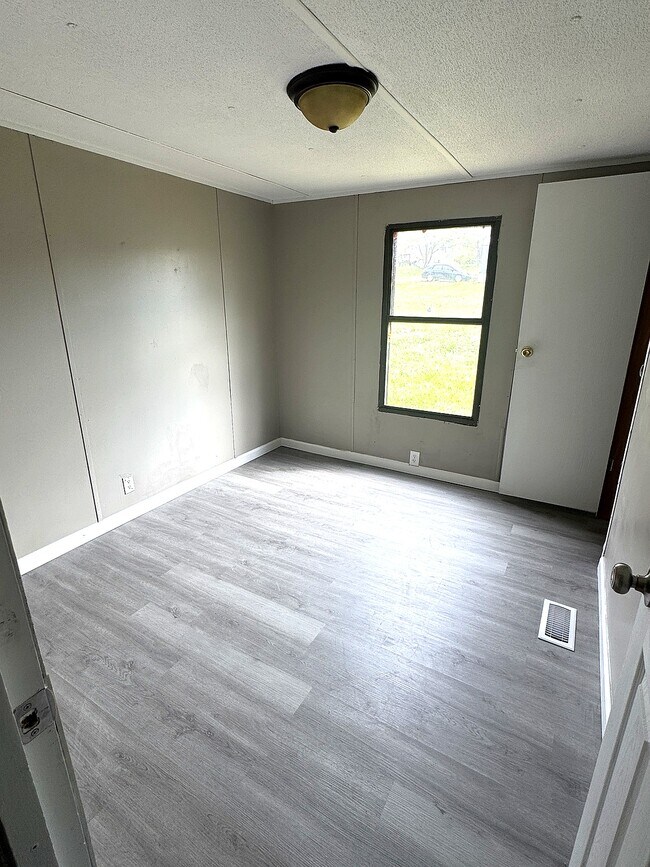 Building Photo - 161 Jolly Roger Dr