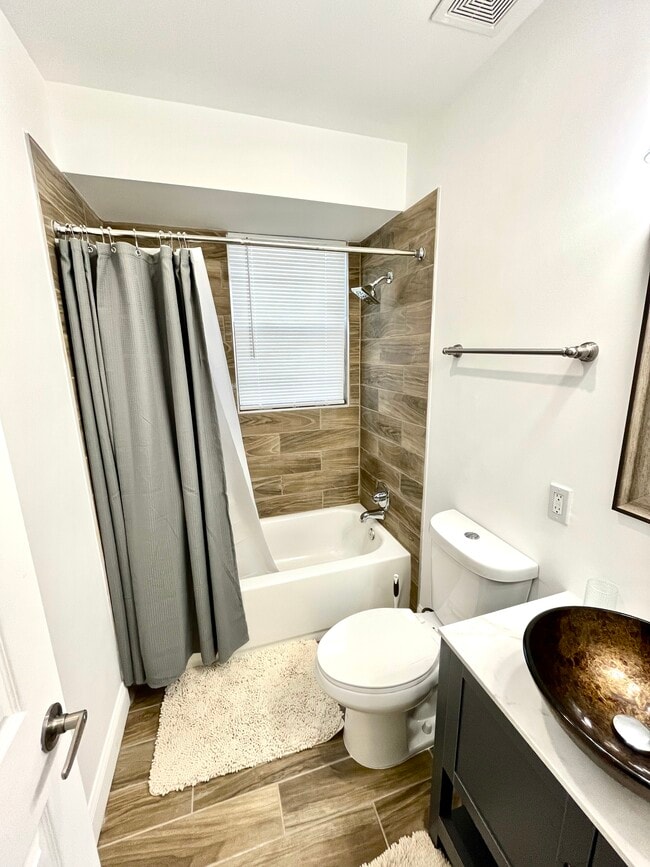 Building Photo - 4206 Eads St NE