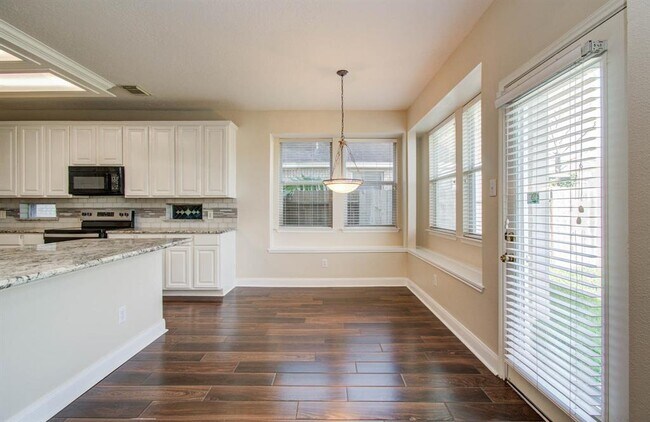 Building Photo - 2210 Waters Edge Ln