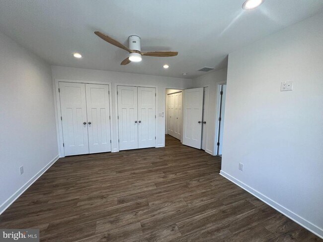 Building Photo - 352 W 11th St