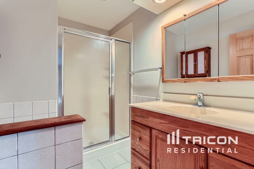 Building Photo - 4845 Orleans Ln N