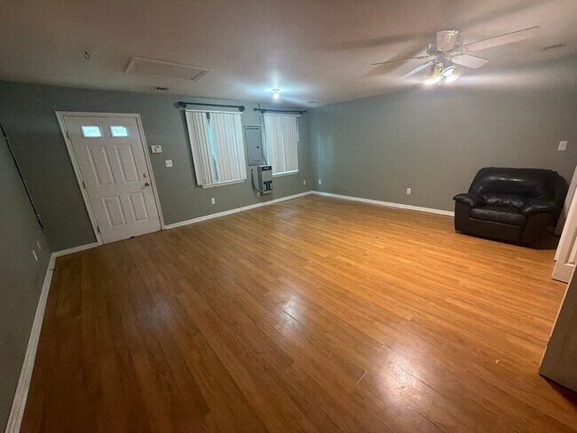 Building Photo - 4-Bedroom Home in Howell