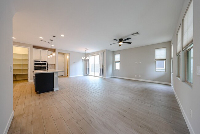 Building Photo - Move In Ready!stunning 3 bedroom, 2.5 bathroom home located in Phoenix!