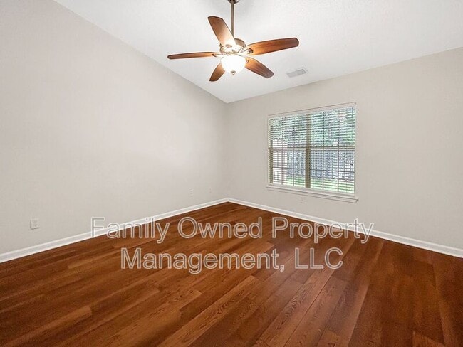 Building Photo - 112 Stewart Pl