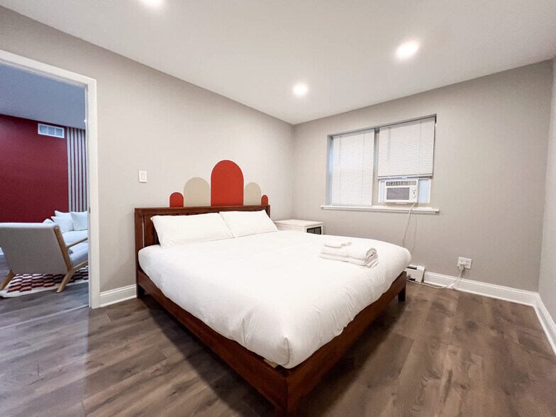 Building Photo - 3161 N Cambridge Ave