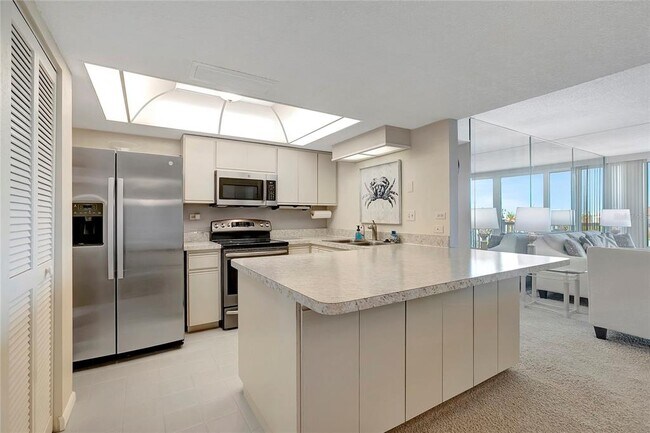 Building Photo - 500 Treasure Island Causeway