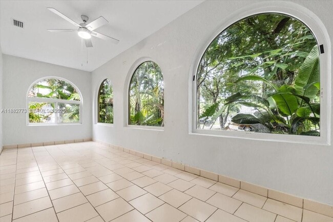 Building Photo - 34 SW 18th Rd