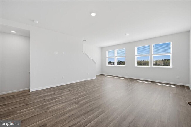 Building Photo - 122 Bowers St