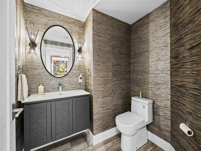 Building Photo - 1050 Seminole Dr