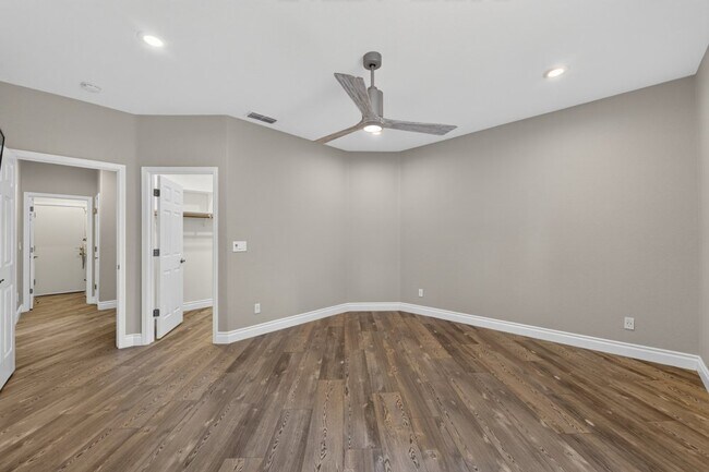Building Photo - 1647 Gateway Dr