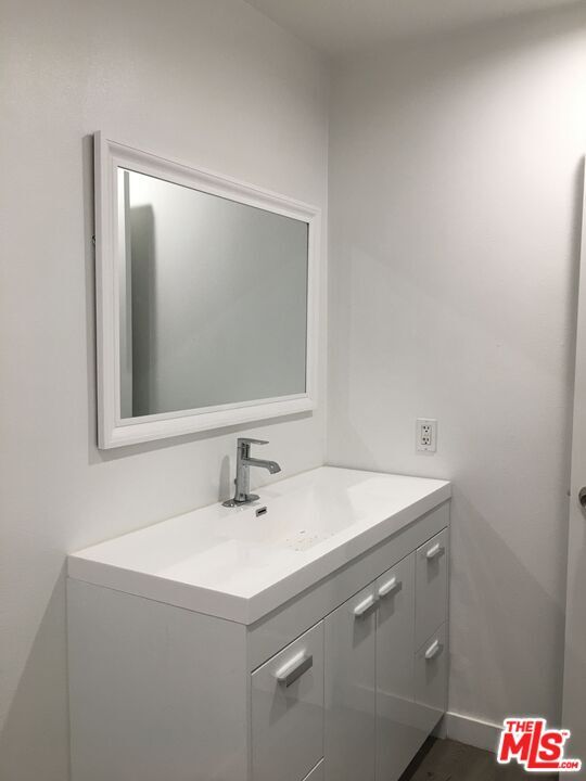 Building Photo - 13562 Vanowen St