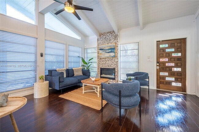 Building Photo - 1501 NE 24th St