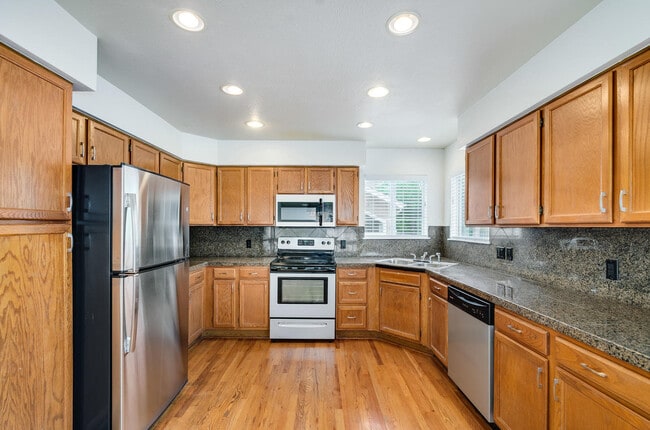 Building Photo - 1350 Knollwood Way