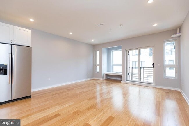 Building Photo - 2230 Frankford Ave