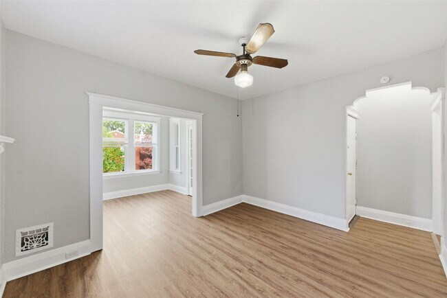 Building Photo - 4162 Shenandoah Ave