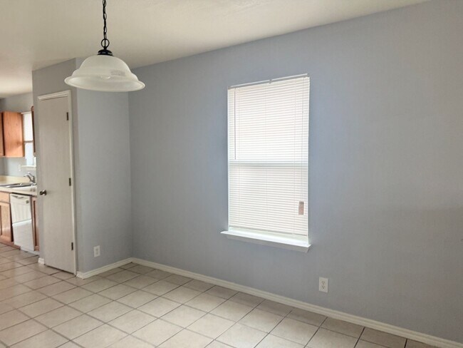 Building Photo - 10607 Shaenview