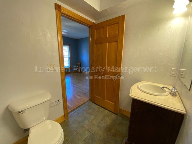 Building Photo - 725 W Vine St